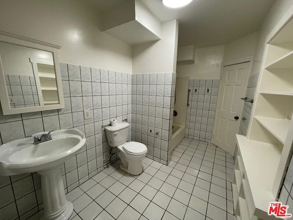 708 W Vernon Avenue - Photo 10