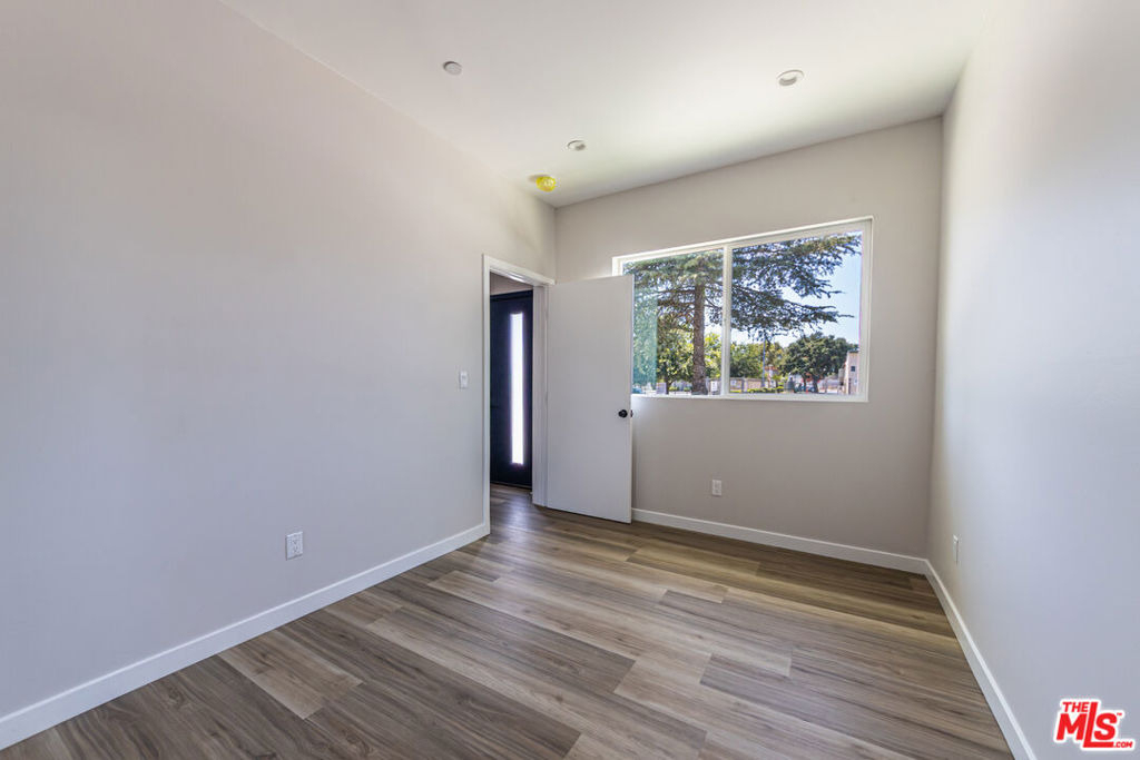 6700 Balboa Boulevard - Photo 14