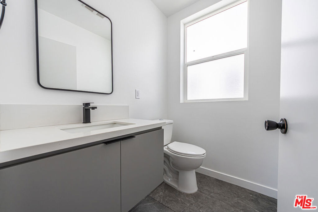 6700 Balboa Boulevard - Photo 19