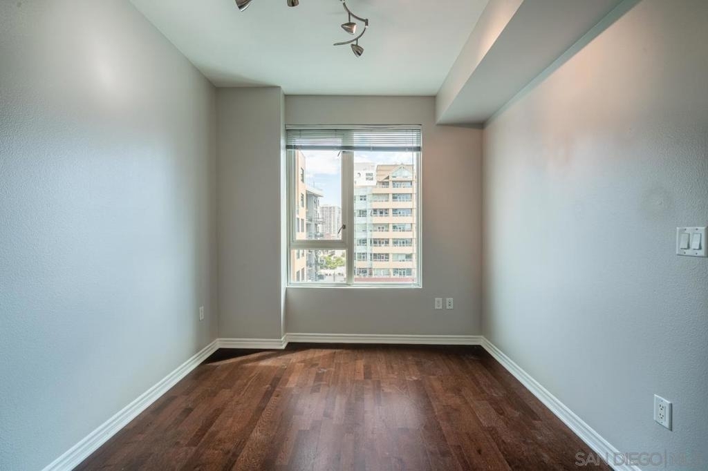 300 W Beech St - Photo 7