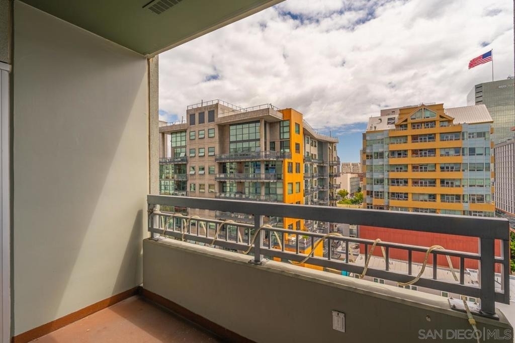 300 W Beech St - Photo 17
