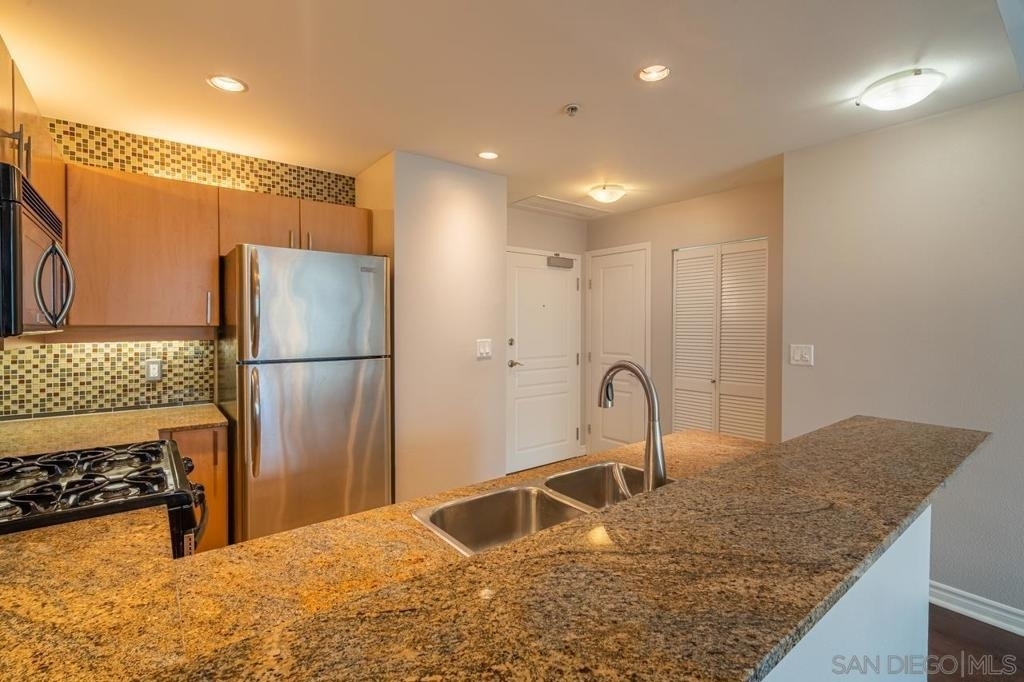 300 W Beech St - Photo 24
