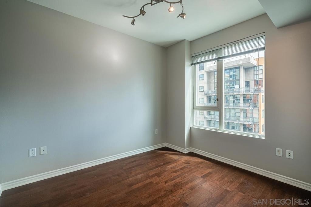 300 W Beech St - Photo 8