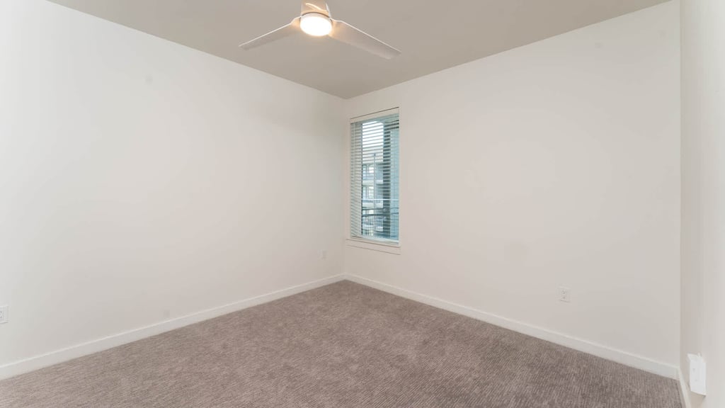 411 W Commerce St - Photo 59