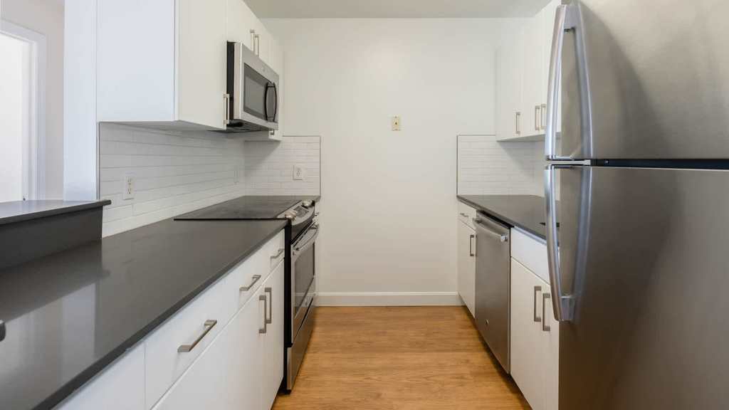 237 Moody St. - Photo 6