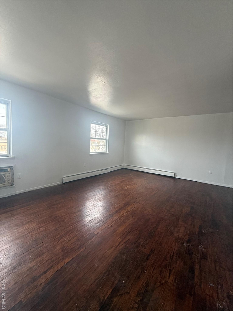 259-54 Craft Avenue - Photo 2