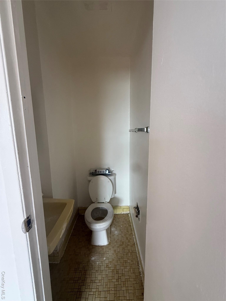 259-54 Craft Avenue - Photo 10