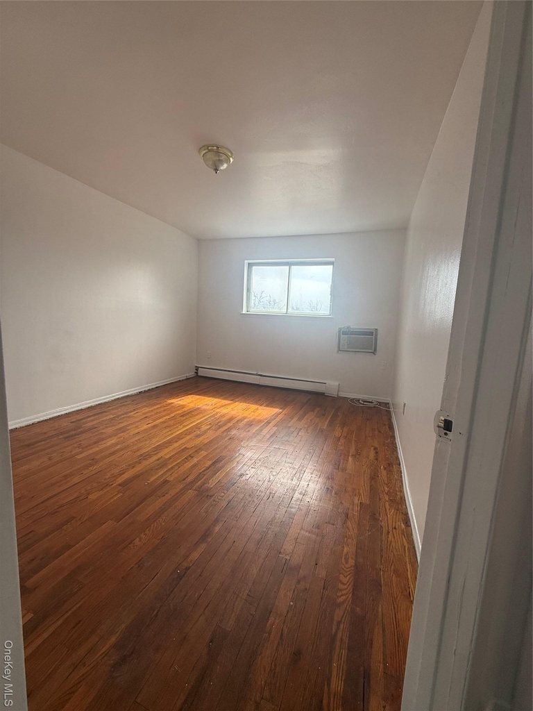 259-54 Craft Avenue - Photo 9