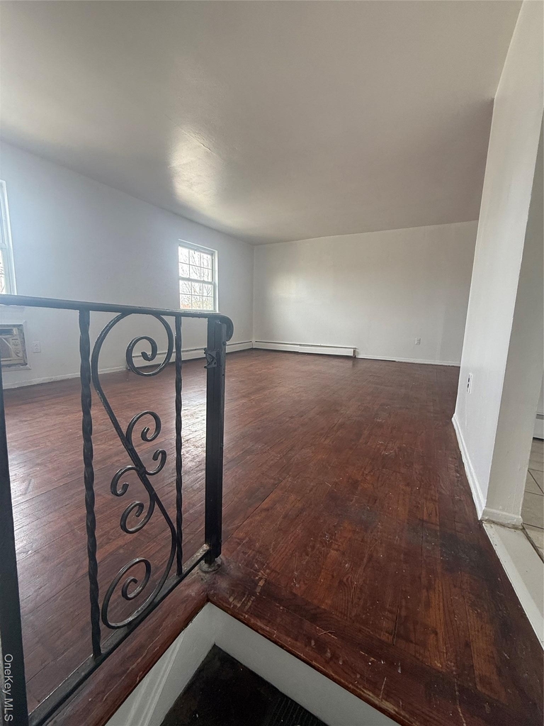 259-54 Craft Avenue - Photo 1