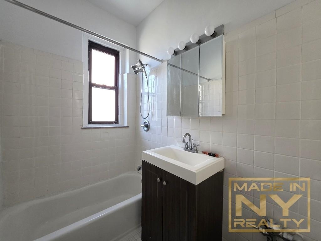 30-95 29th Street - Photo 4