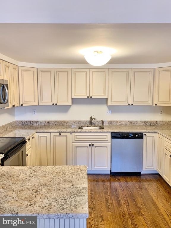 1557 Dunterry Place - Photo 3