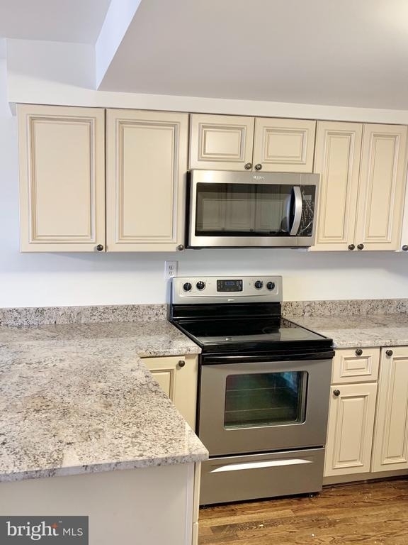 1557 Dunterry Place - Photo 2