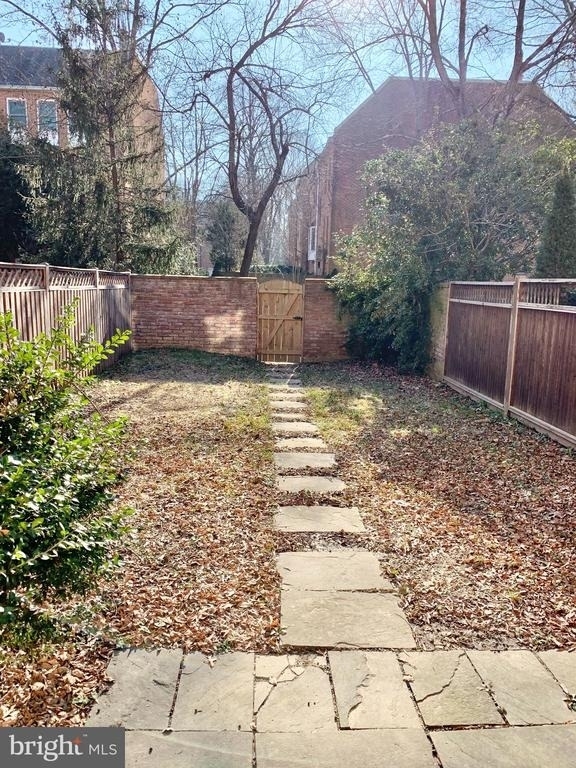 1557 Dunterry Place - Photo 35