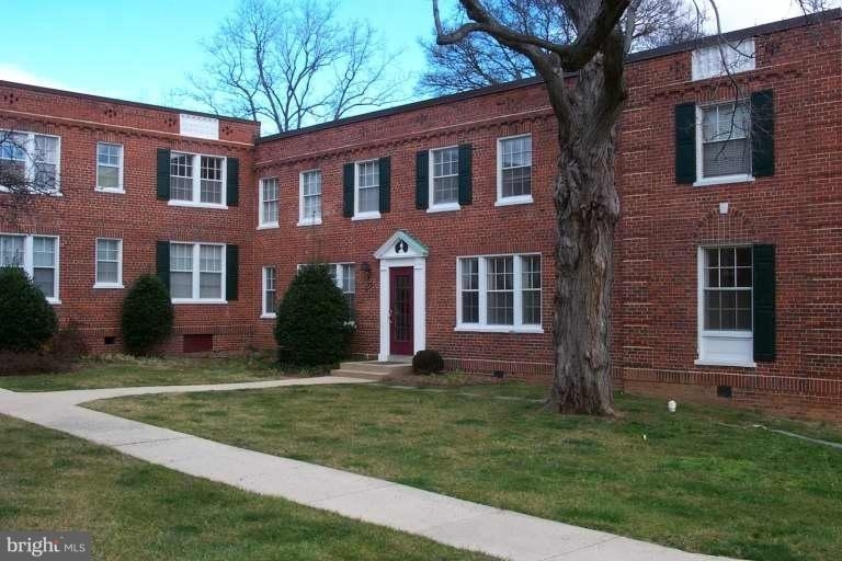 1805 Key Boulevard N - Photo 0