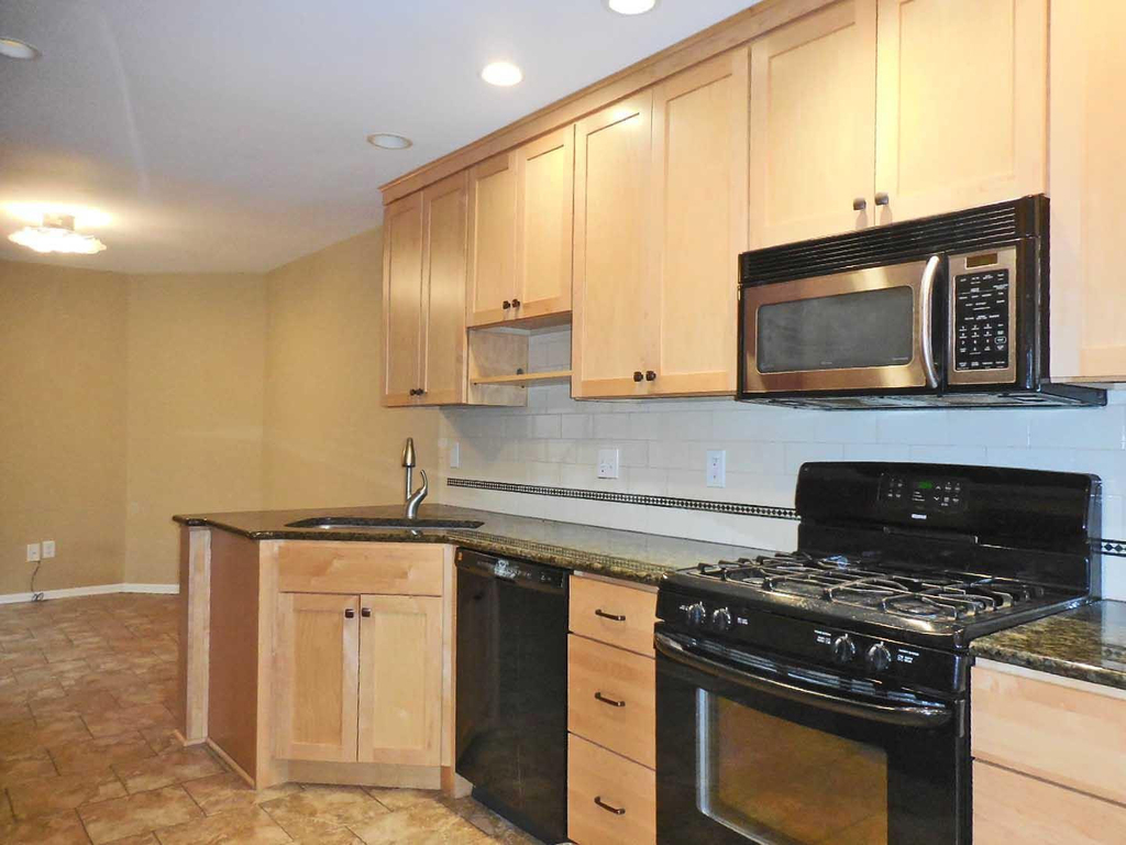 4314 Hillside Drive - Photo 5