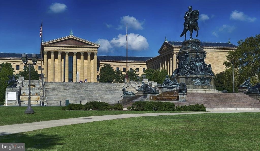 2200 Benjamin Franklin Parkway - Photo 24