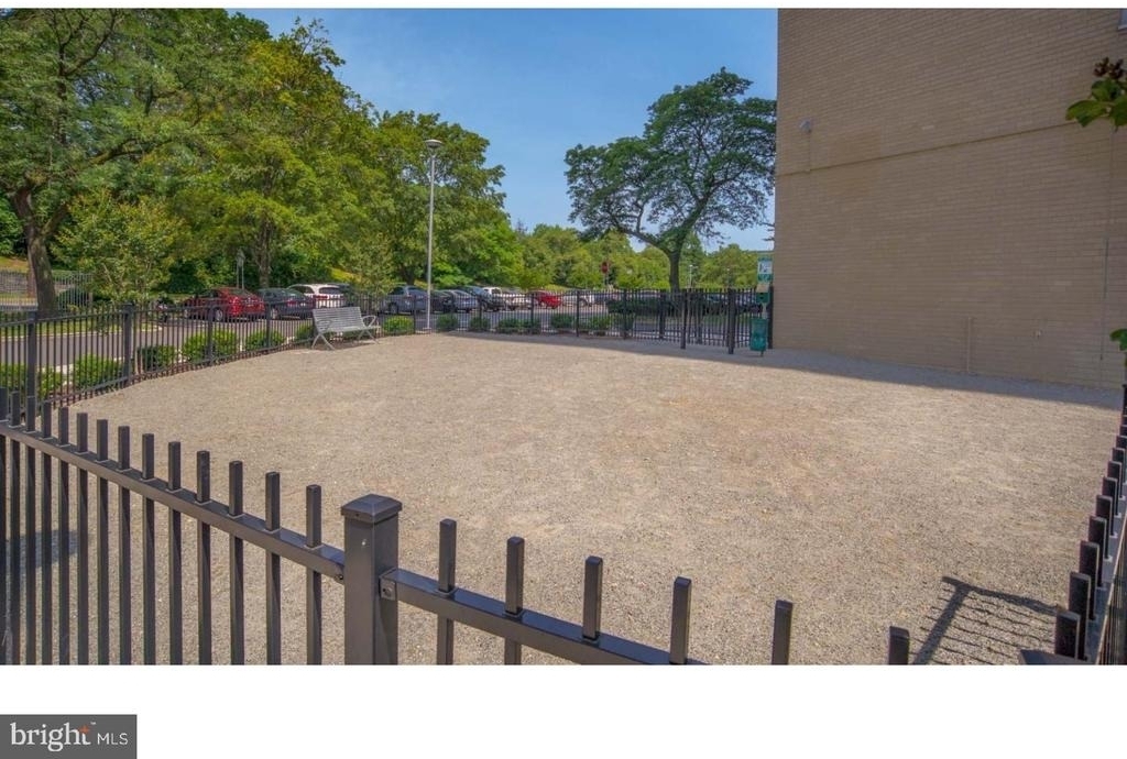 2200 Benjamin Franklin Parkway - Photo 14
