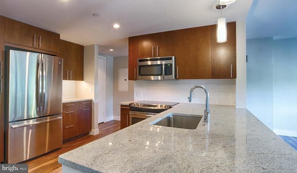 2200 Benjamin Franklin Parkway - Photo 3