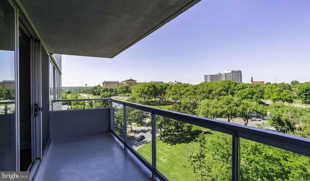 2200 Benjamin Franklin Parkway - Photo 6