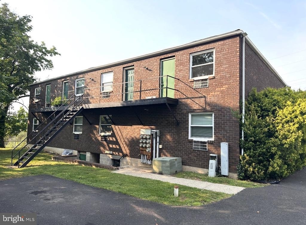 100 E Mt Vernon Unit 1 - Photo 1