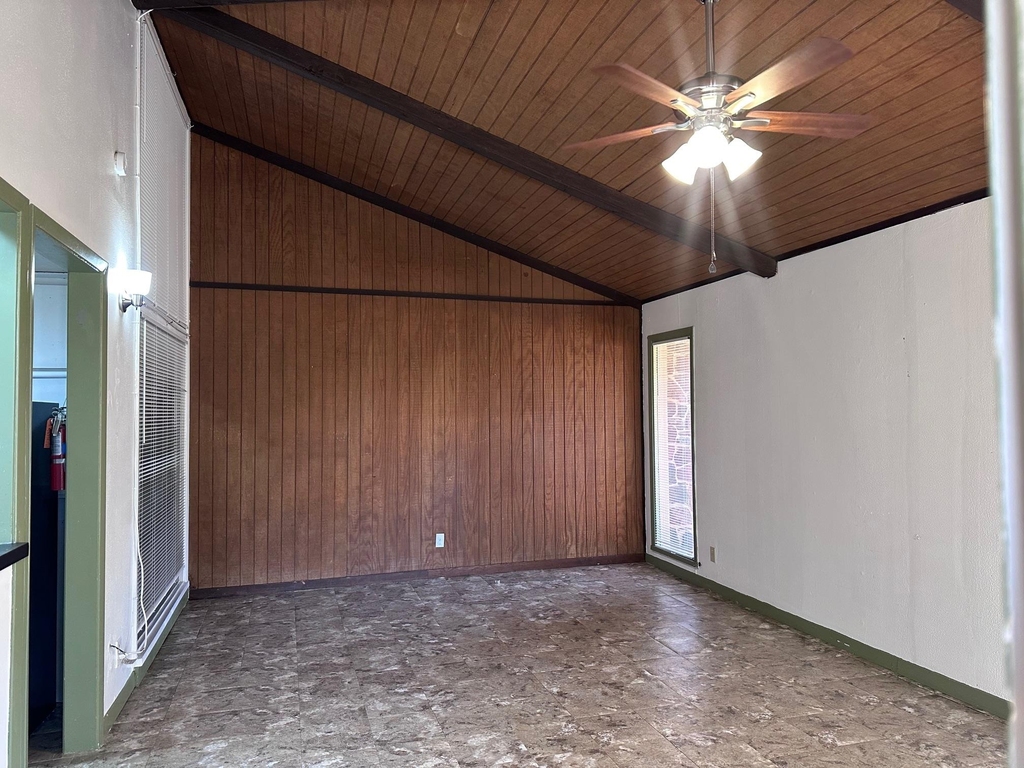 126 Conference Dr - Photo 1