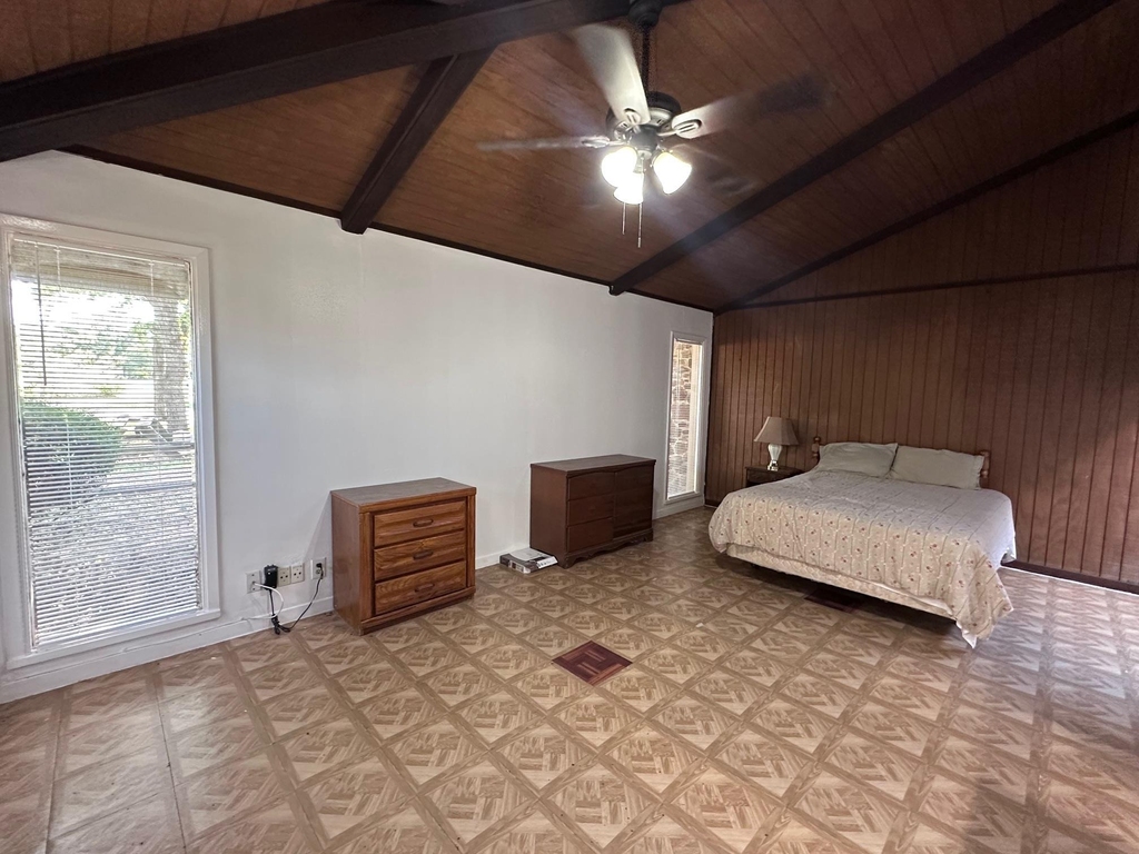 126 Conference Dr - Photo 1