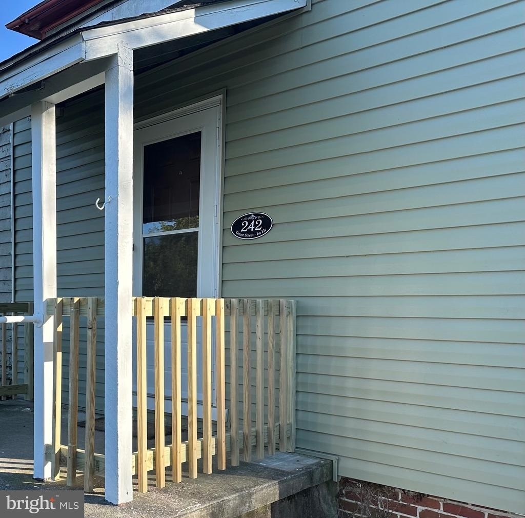242 Grant Street - Photo 1