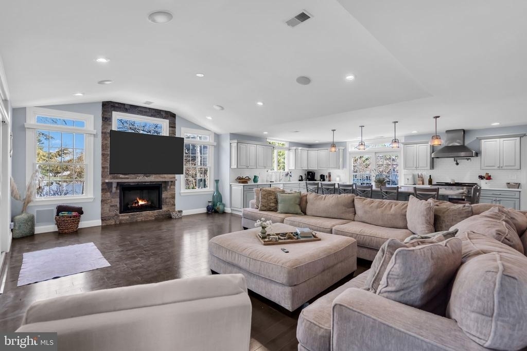 375 Kildare Drive - Photo 5