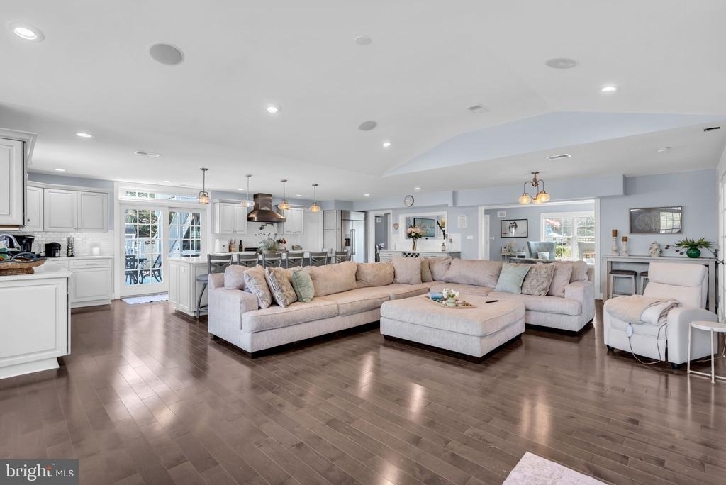 375 Kildare Drive - Photo 7