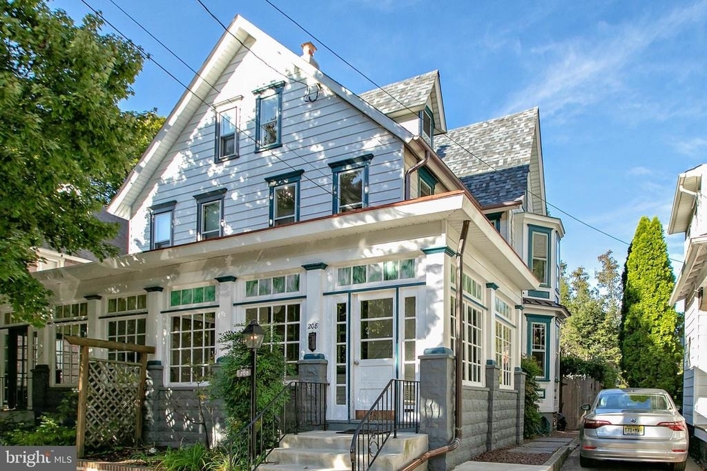 208 S Atlantic Avenue - Photo 0