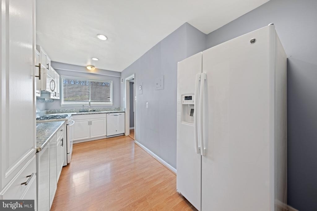 10620 Weymouth Street - Photo 2