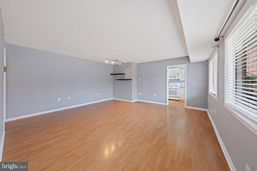 10620 Weymouth Street - Photo 7