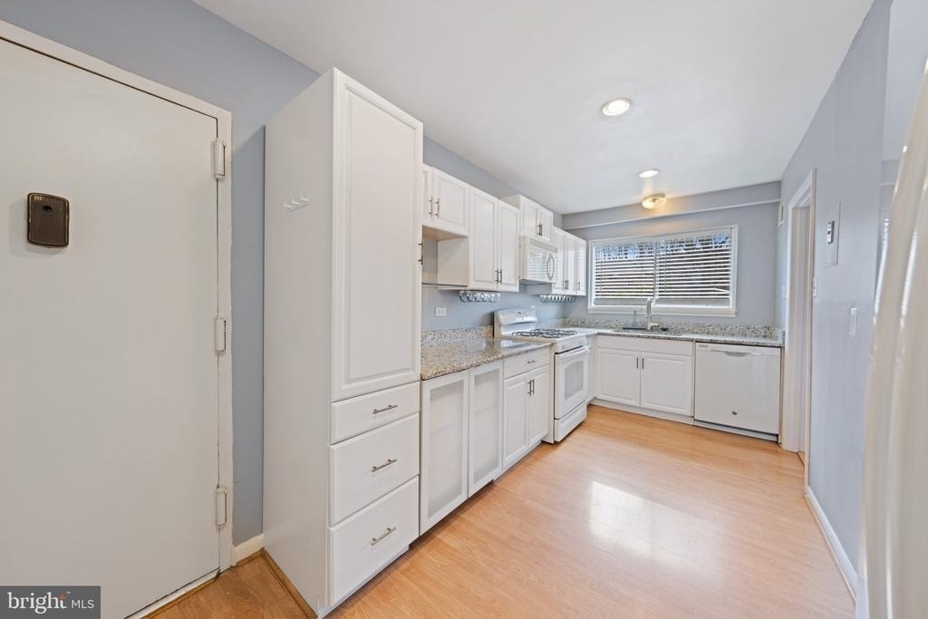10620 Weymouth Street - Photo 3