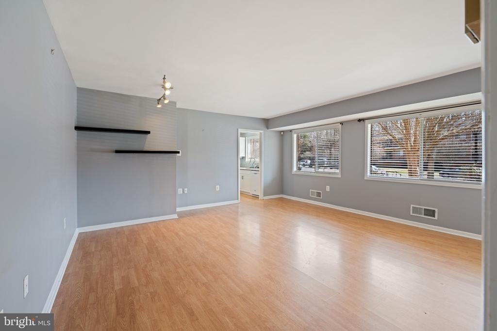 10620 Weymouth Street - Photo 8