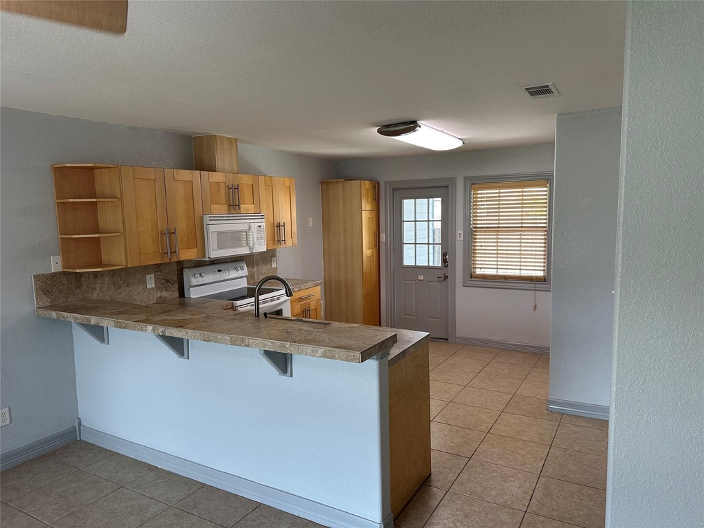2743 Maple Tree Rd - Photo 0