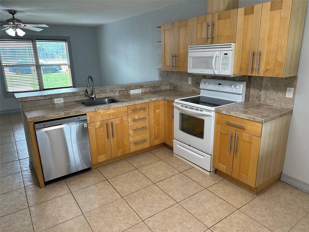 2743 Maple Tree Rd - Photo 7