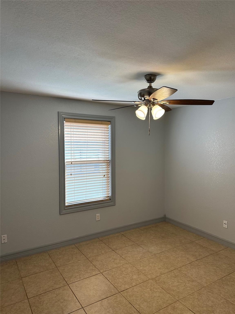 2743 Maple Tree Rd - Photo 5