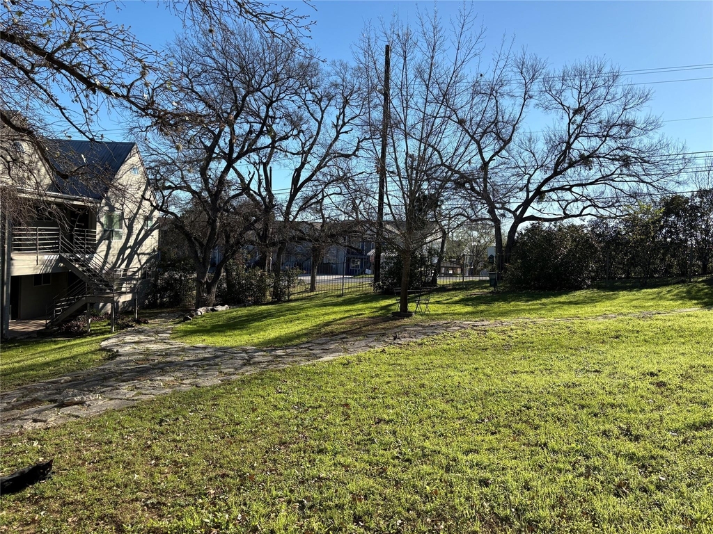 1514 Parker Ln - Photo 1