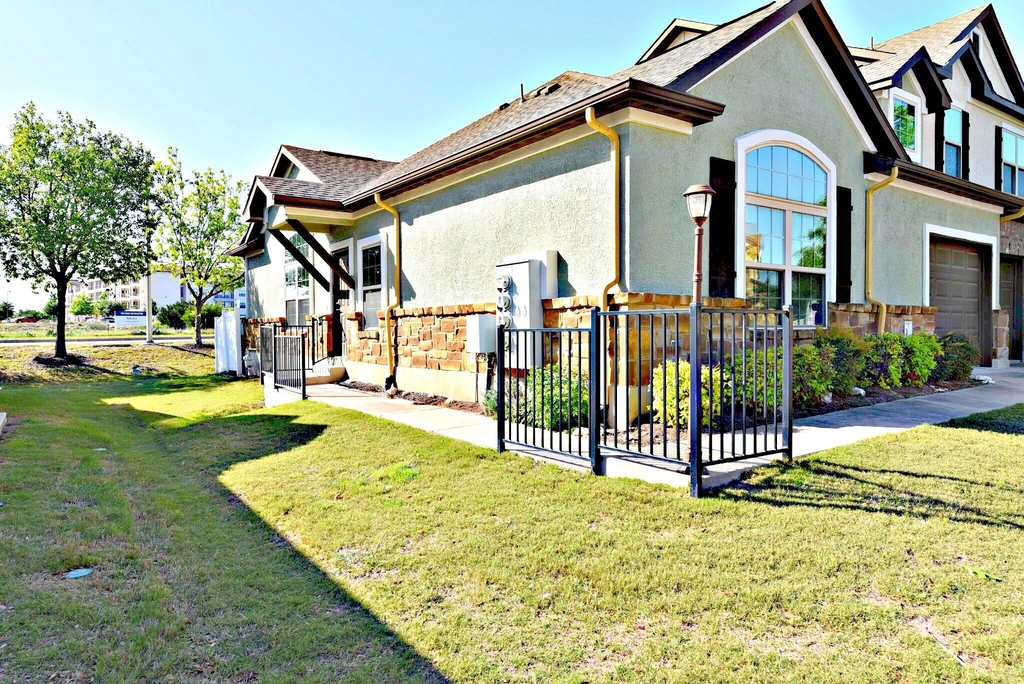 1900 Little Elm Trl - Photo 0