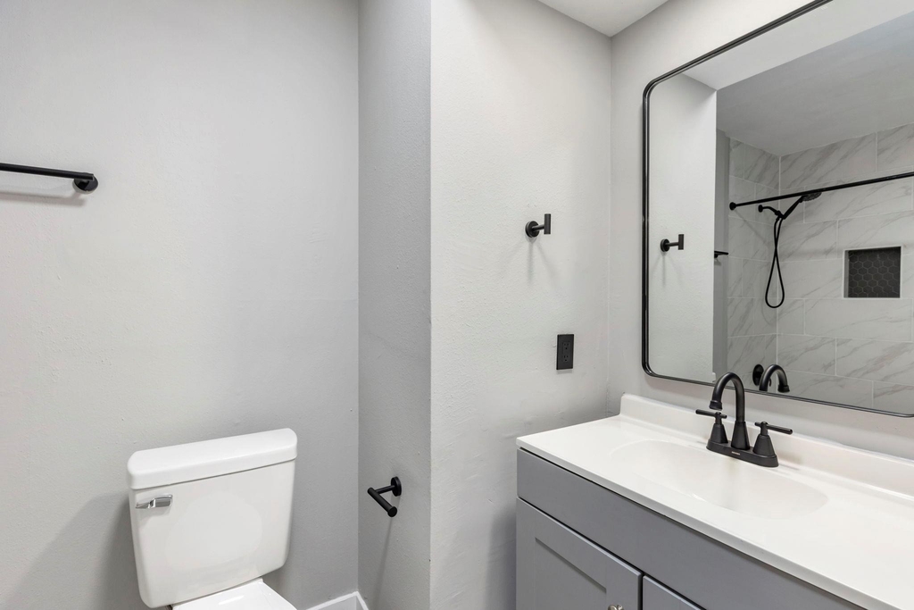 2226 Nantucket Dr - Photo 4
