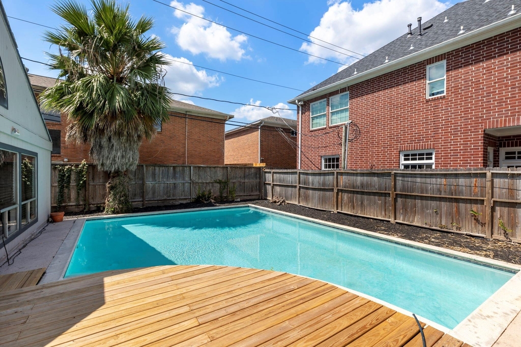 2226 Nantucket Dr - Photo 3