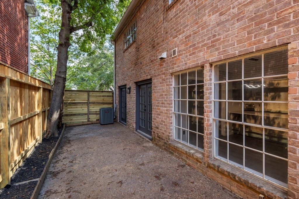 2226 Nantucket Dr - Photo 5