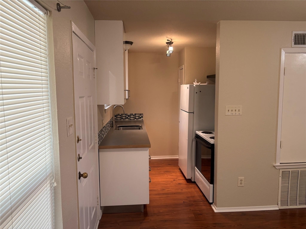 1514 Parker Ln - Photo 8