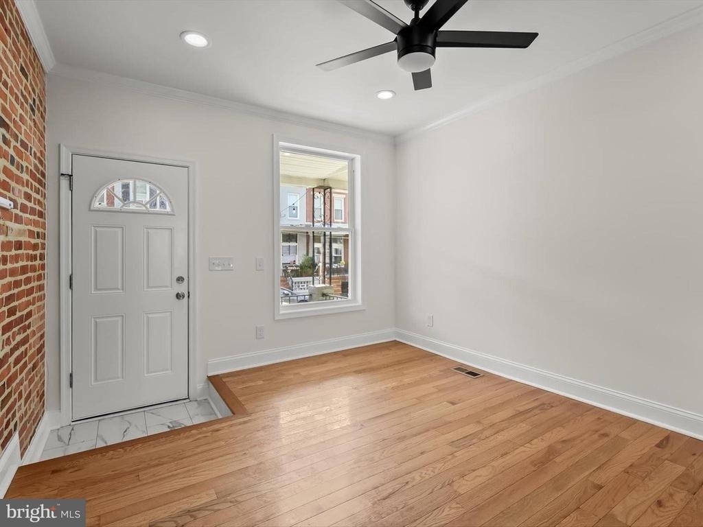 404 N Robinson Street - Photo 8
