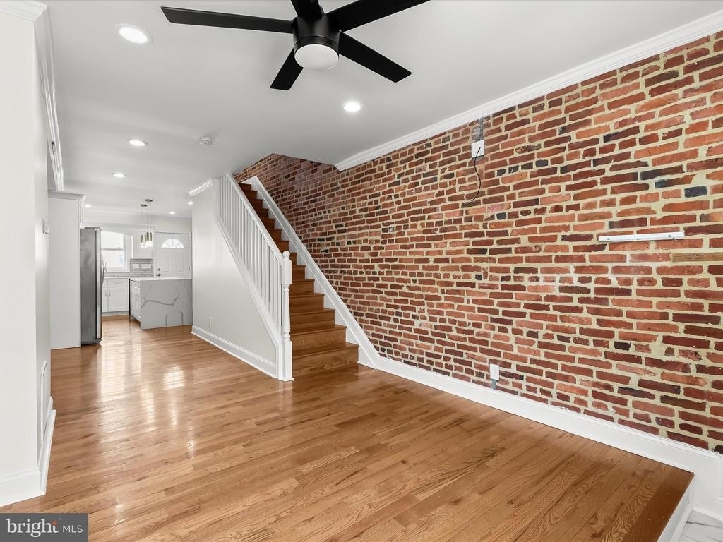 404 N Robinson Street - Photo 11