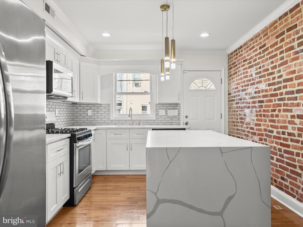 404 N Robinson Street - Photo 3