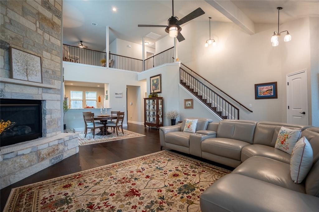 1215 Davis St - Photo 3