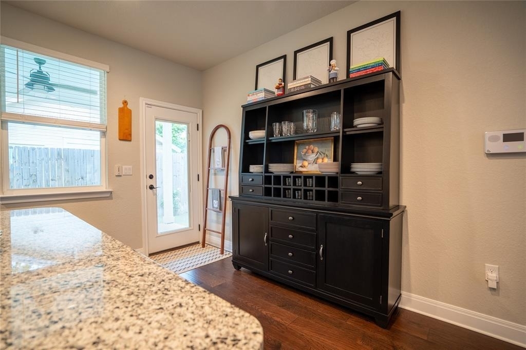1215 Davis St - Photo 11