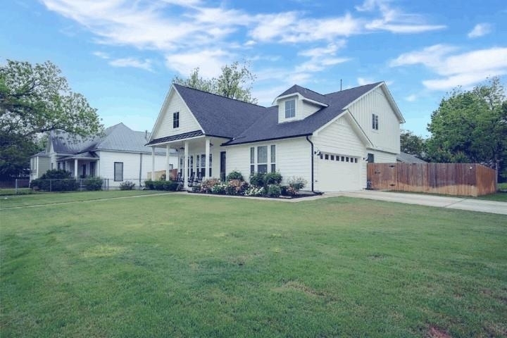 1215 Davis St - Photo 1