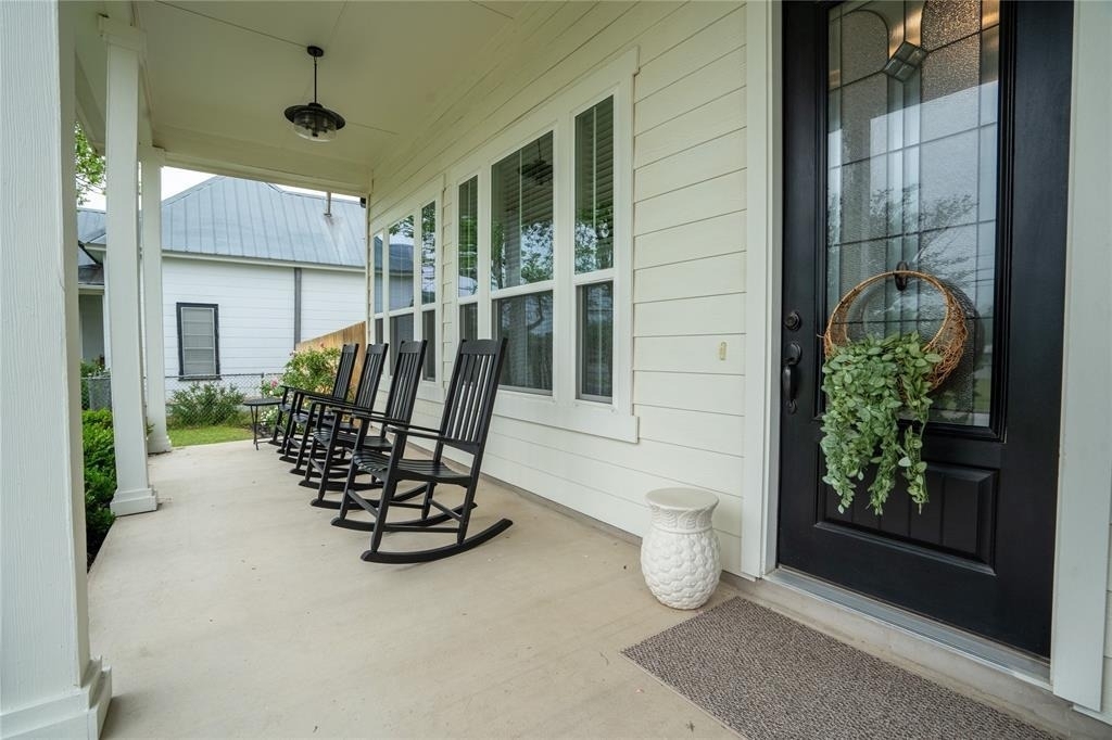 1215 Davis St - Photo 2